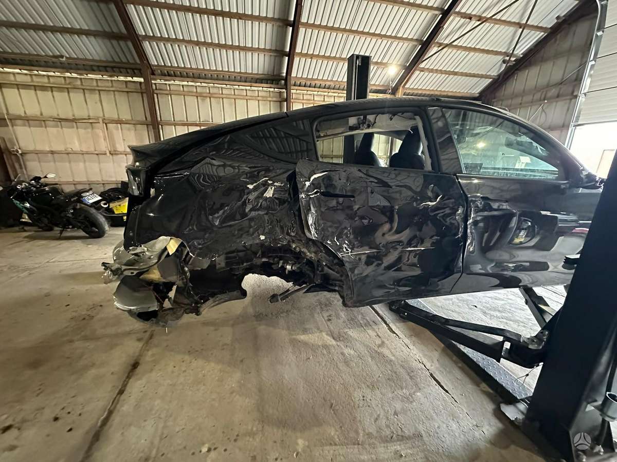 Tesla Model Y, off-road / crossover