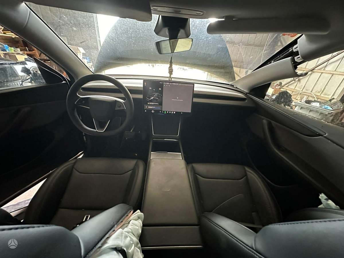 Tesla Model Y, off-road / crossover