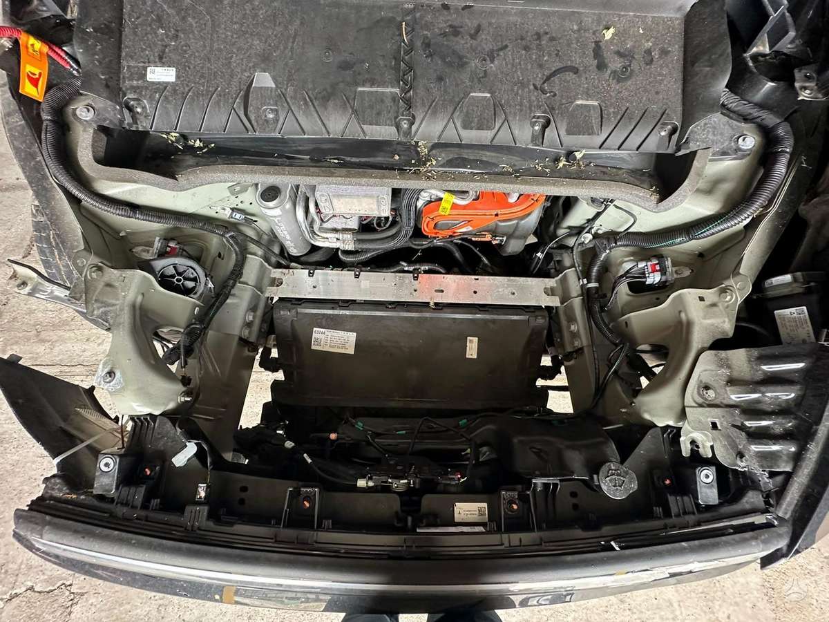Tesla Model Y, off-road / crossover