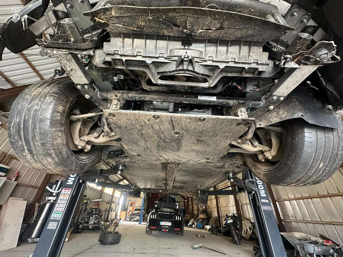 Tesla Model Y, off-road / crossover