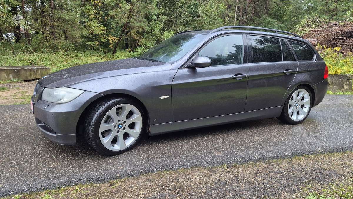 BMW 330, 3.0 l., wagon