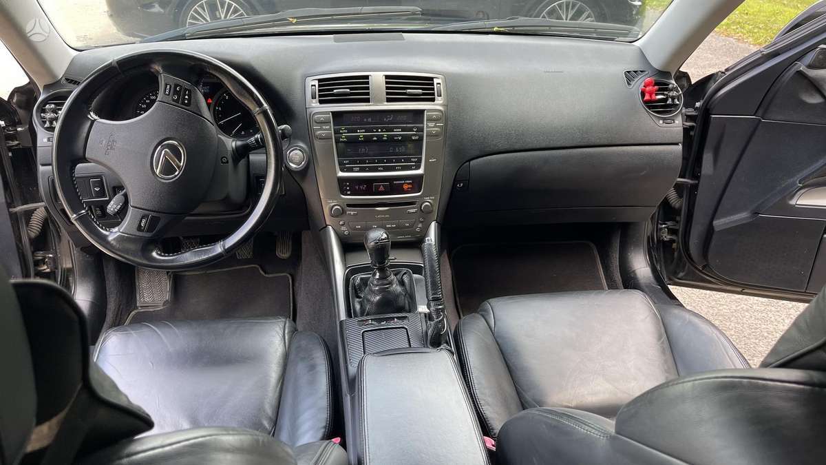 Lexus IS 220, 2.2 l., Седан