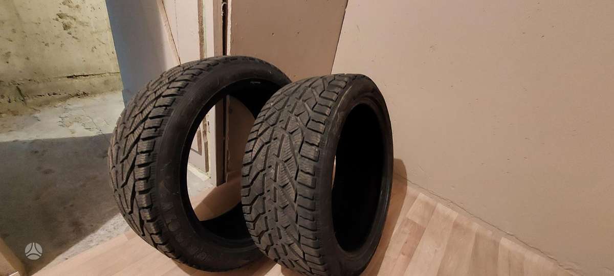 Taurus, всесезонные 245/40 R18