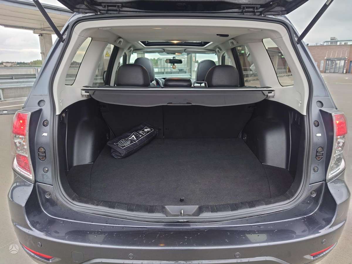 Subaru Forester, 2.0 l., off-road / crossover