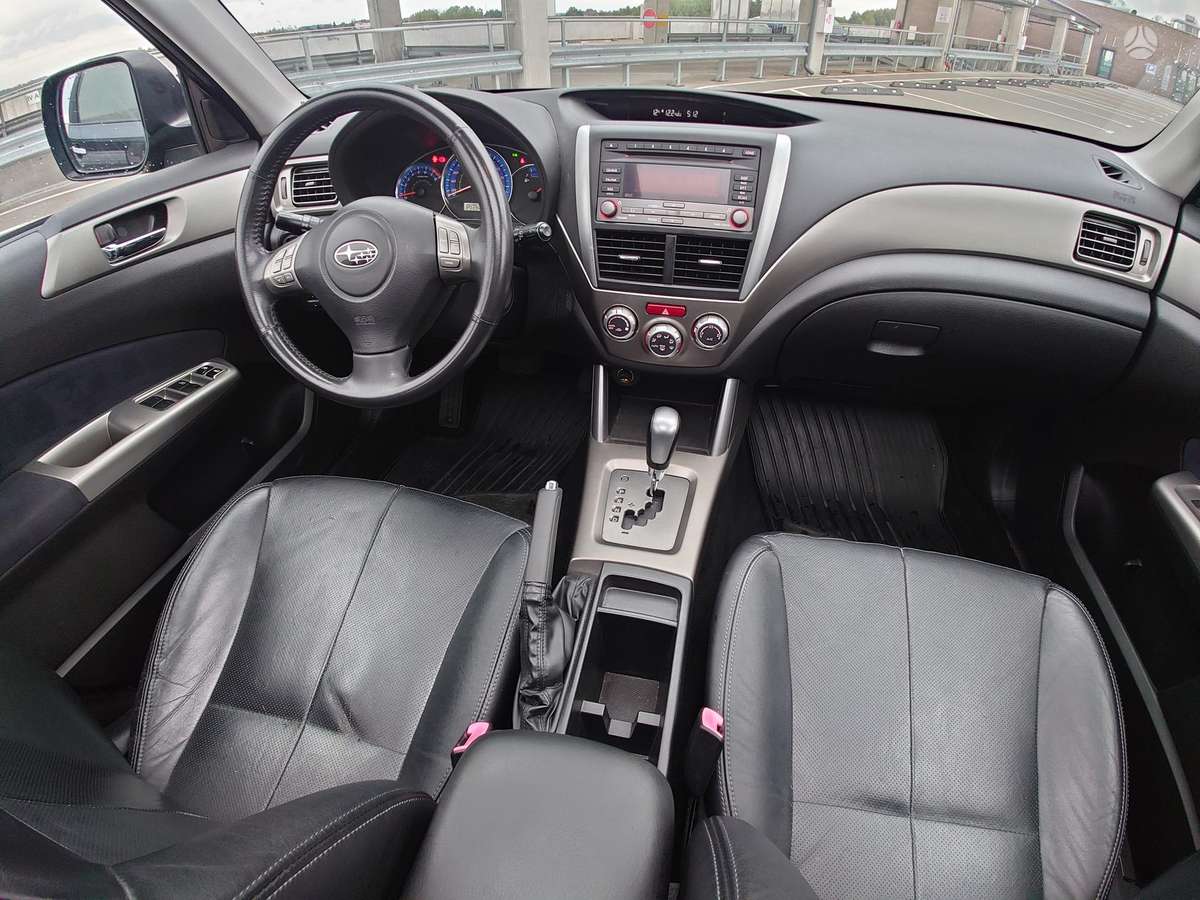 Subaru Forester, 2.0 l., off-road / crossover
