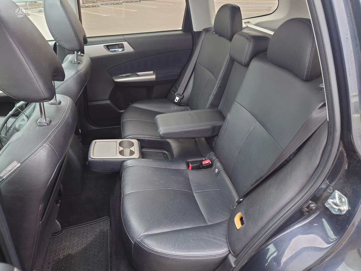 Subaru Forester, 2.0 l., off-road / crossover