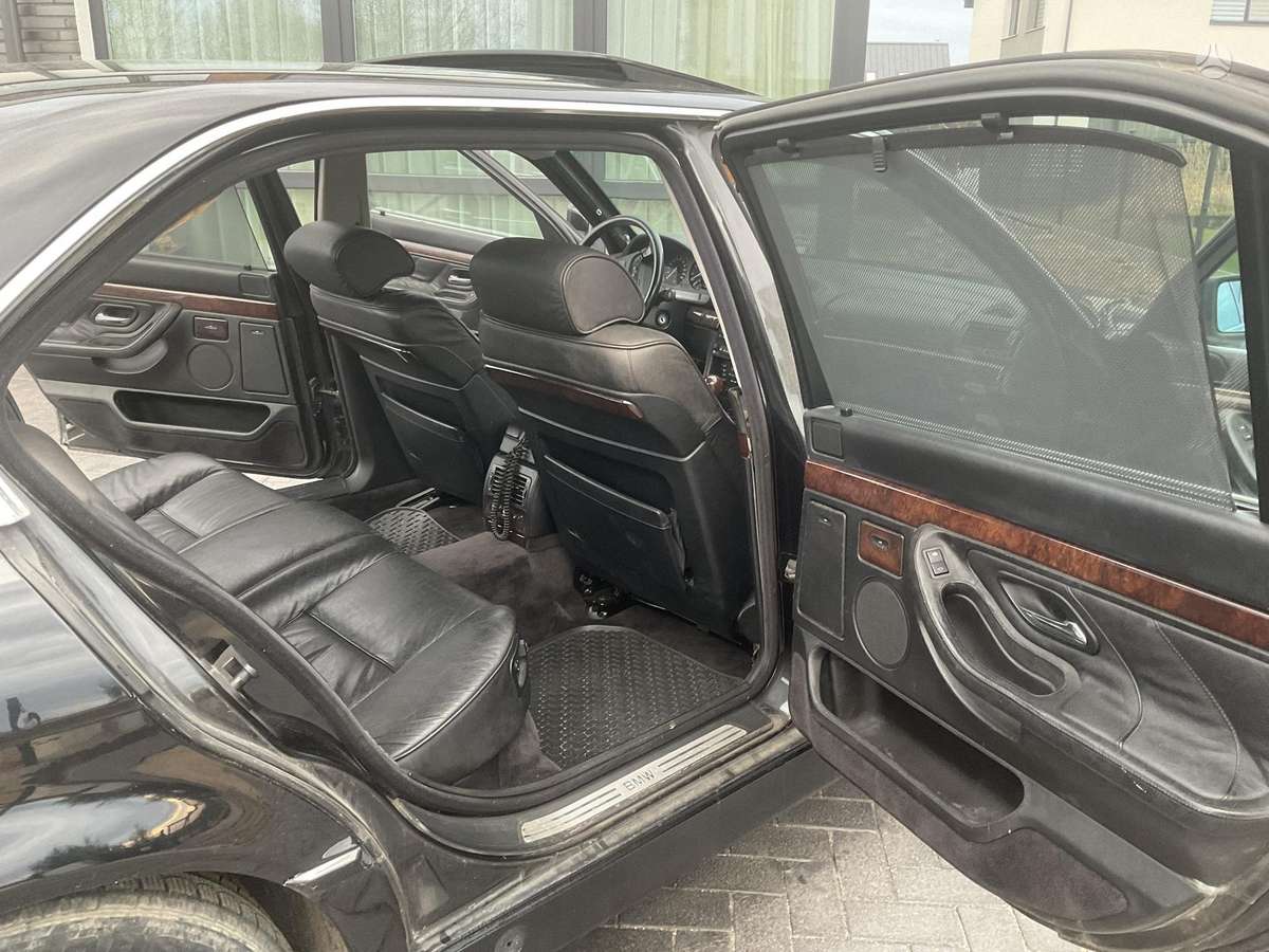 BMW 750, 5.4 l., Седан