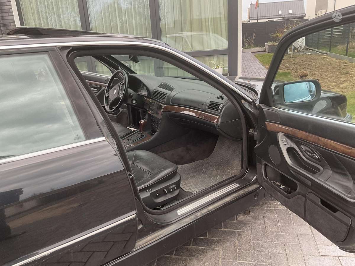 BMW 750, 5.4 l., Седан