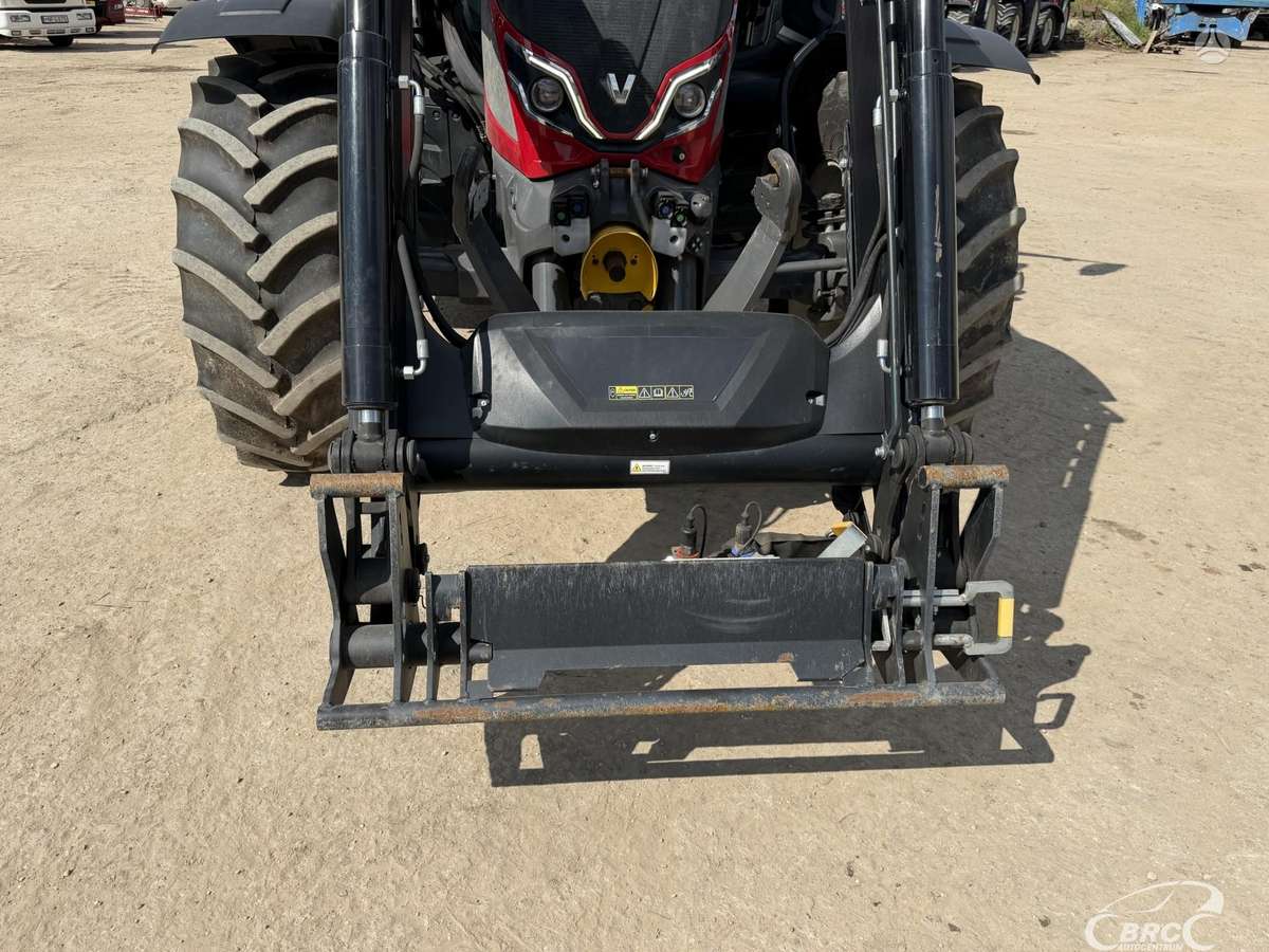 Valtra N155E Frontalinis krautuvas .., tractors