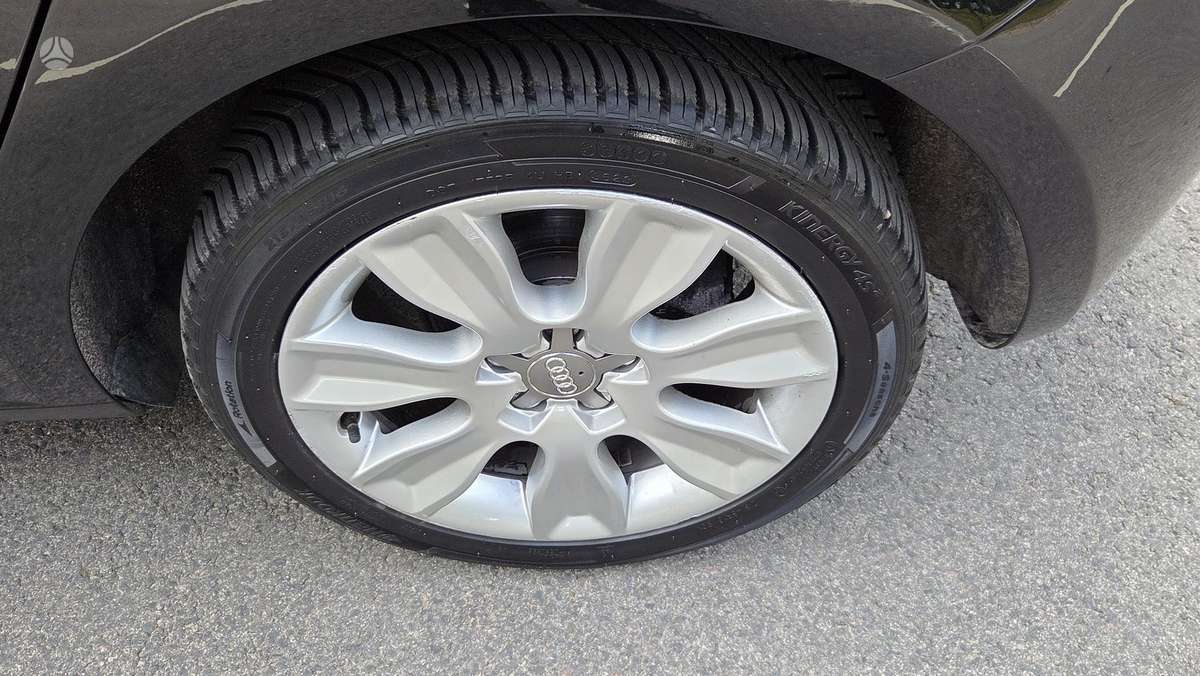 Audi A1, 1.6 l., Хэтчбек