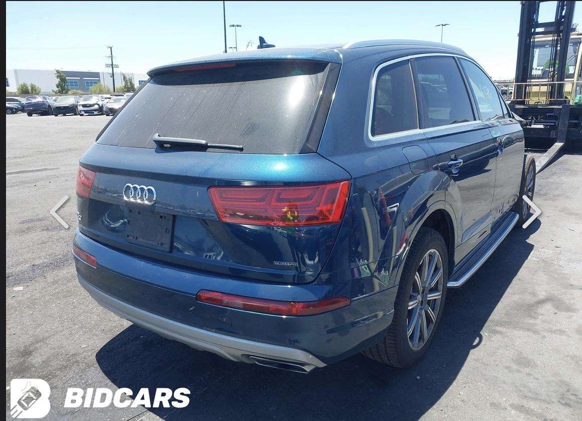 Audi Q7, 2.0 l., off-road / crossover