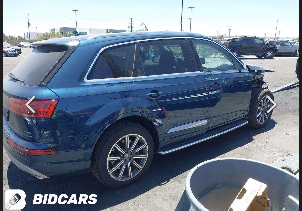Audi Q7, 2.0 l., off-road / crossover