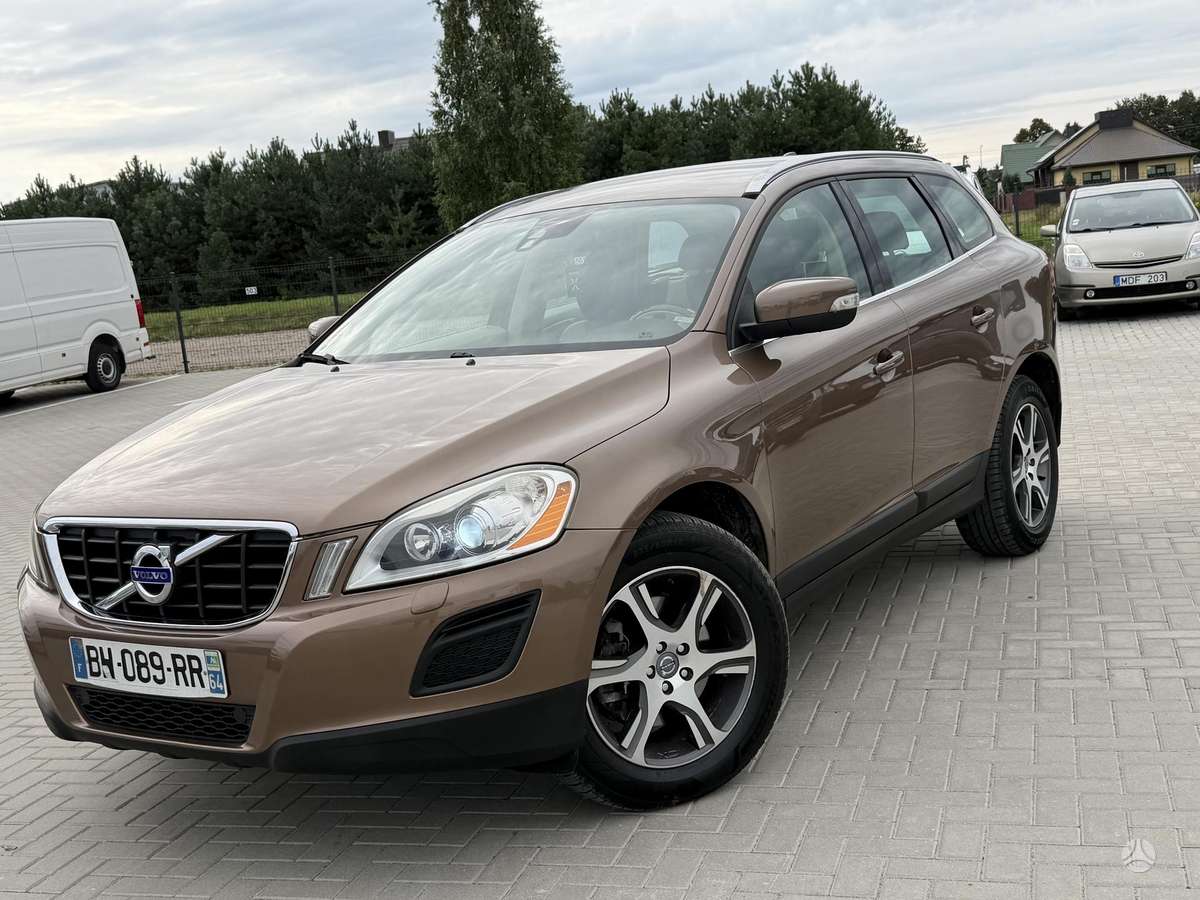Volvo XC60, 2.4 l., off-road / crossover