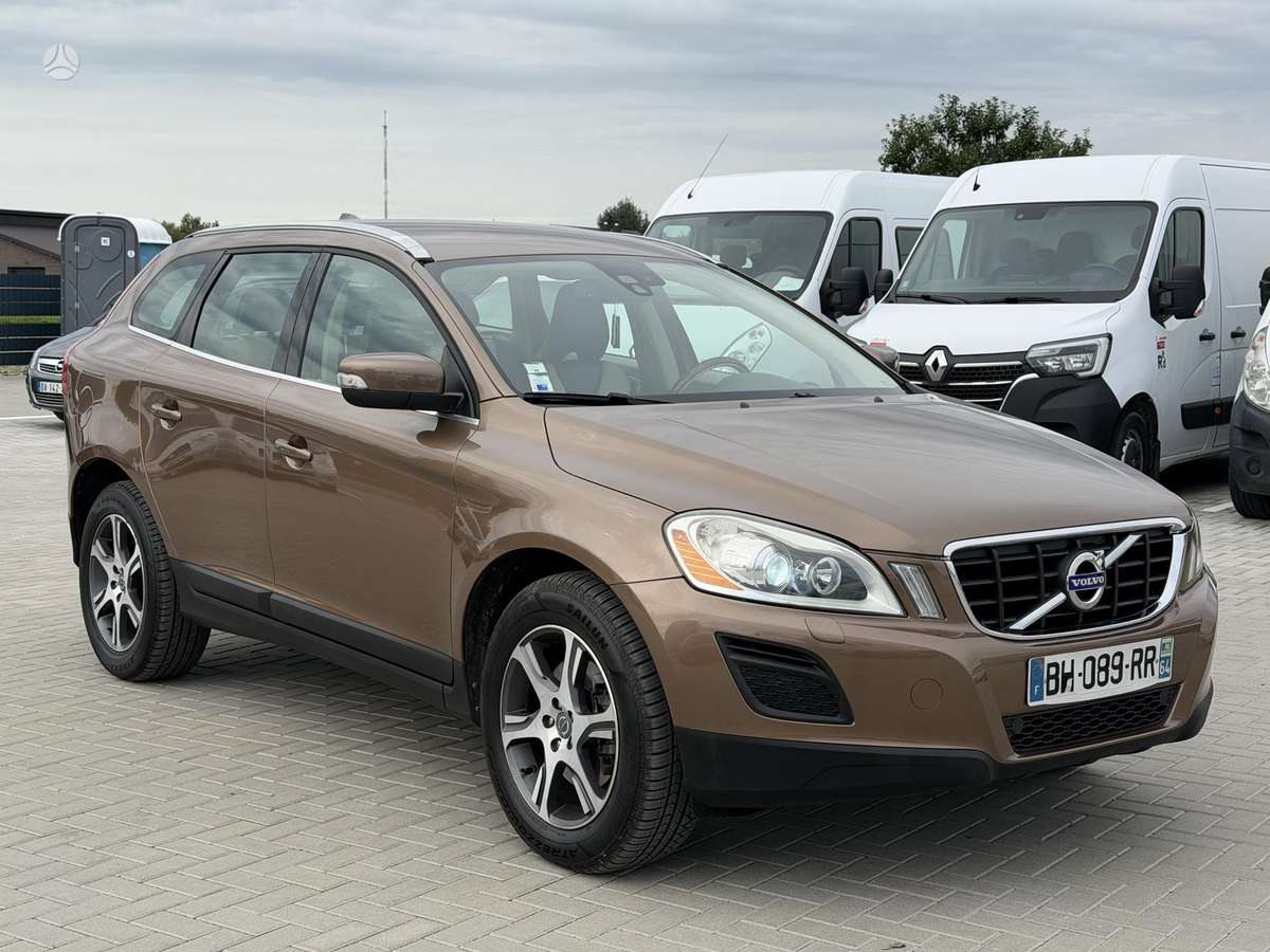 Volvo XC60, 2.4 l., off-road / crossover