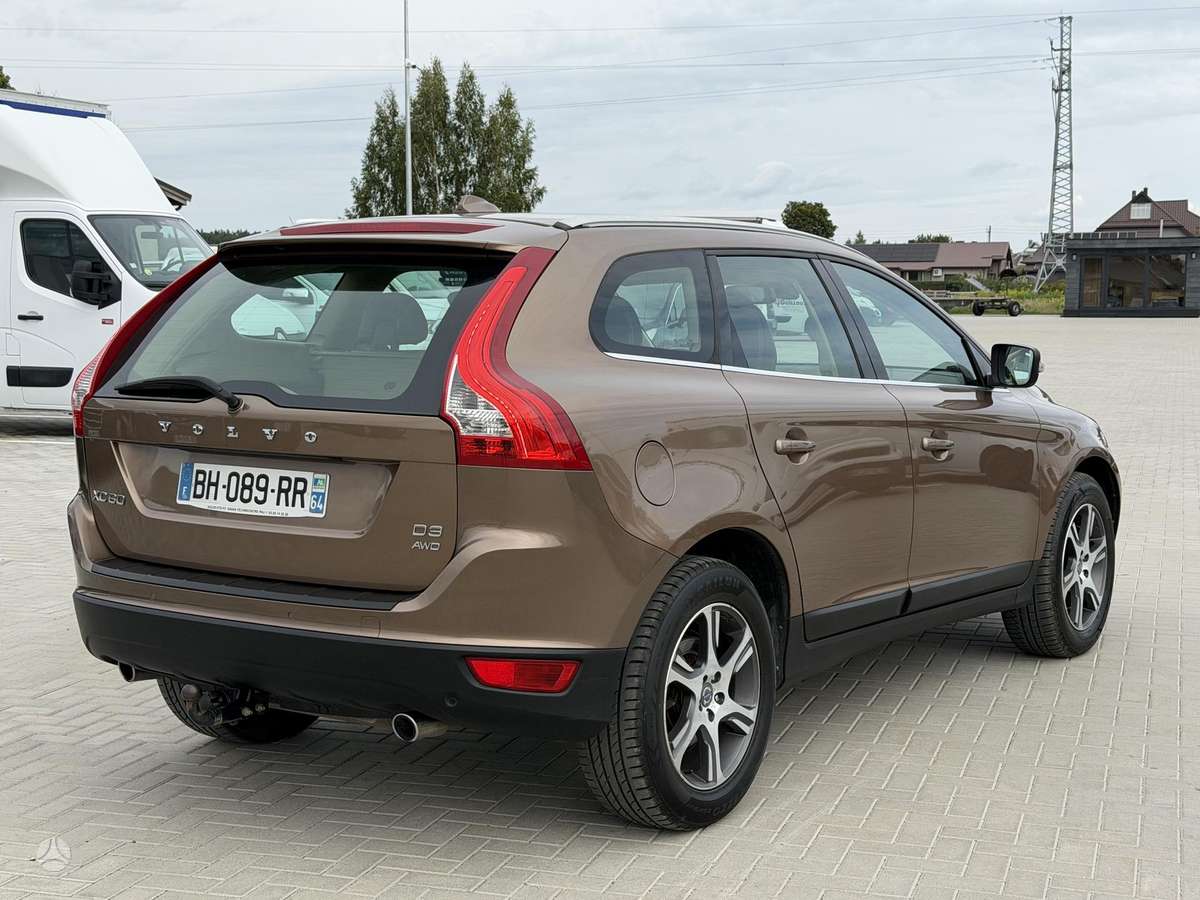 Volvo XC60, 2.4 l., off-road / crossover