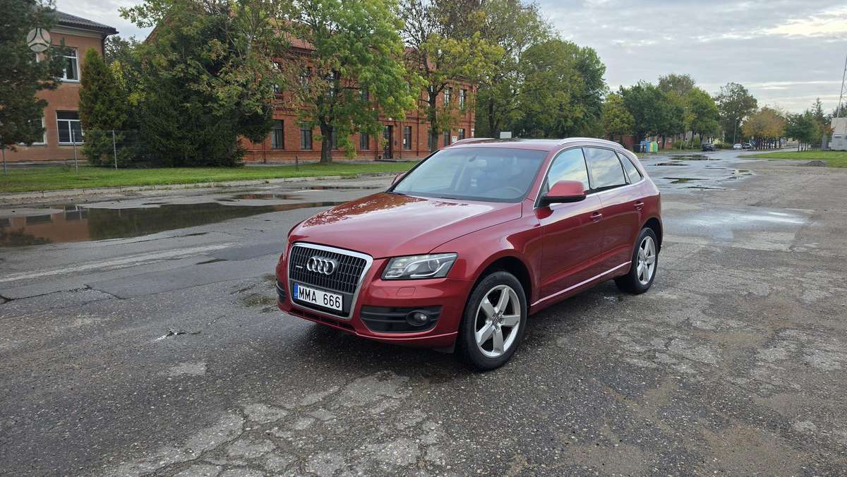 Audi Q5, 3.2 l., off-road / crossover