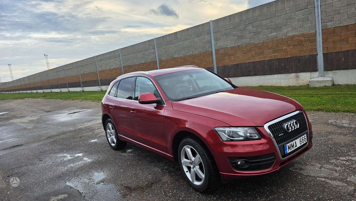 Audi Q5, 3.2 l., off-road / crossover
