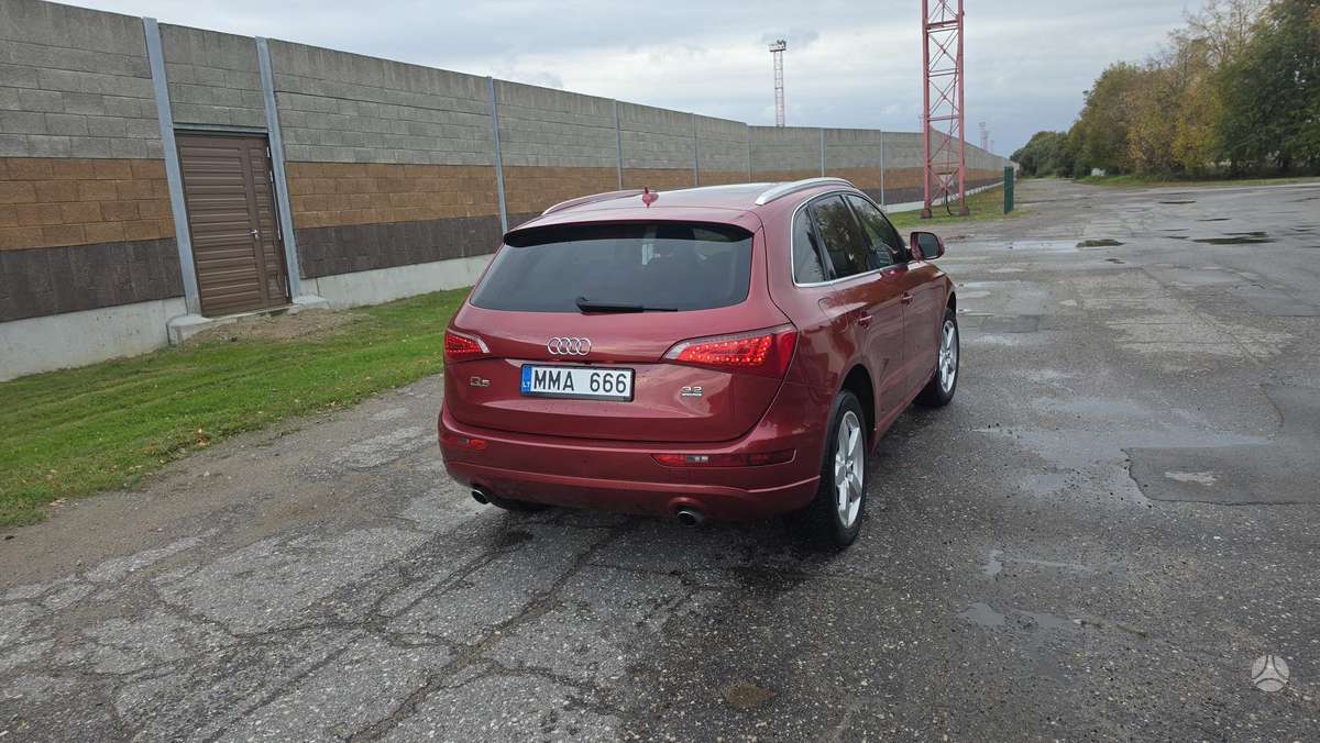 Audi Q5, 3.2 l., off-road / crossover