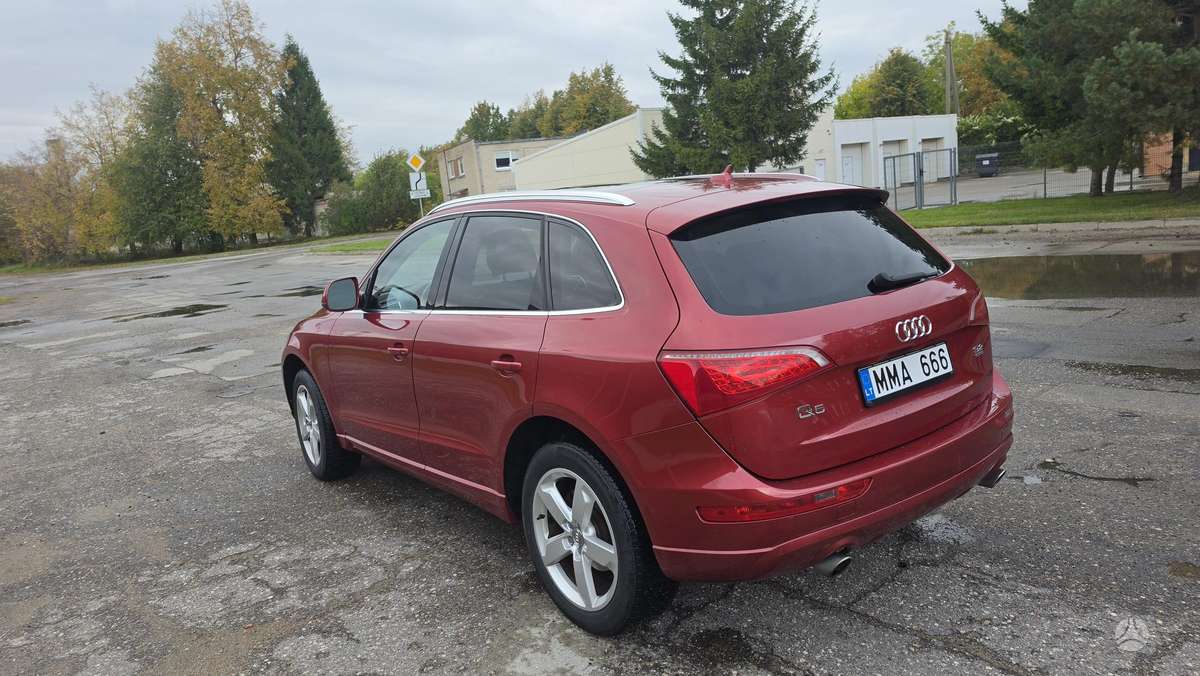 Audi Q5, 3.2 l., off-road / crossover
