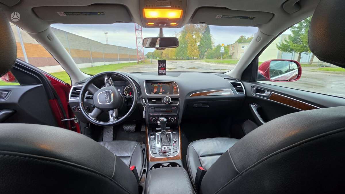 Audi Q5, 3.2 l., off-road / crossover