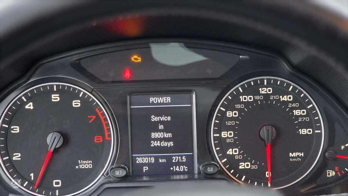 Audi Q5, 3.2 l., off-road / crossover