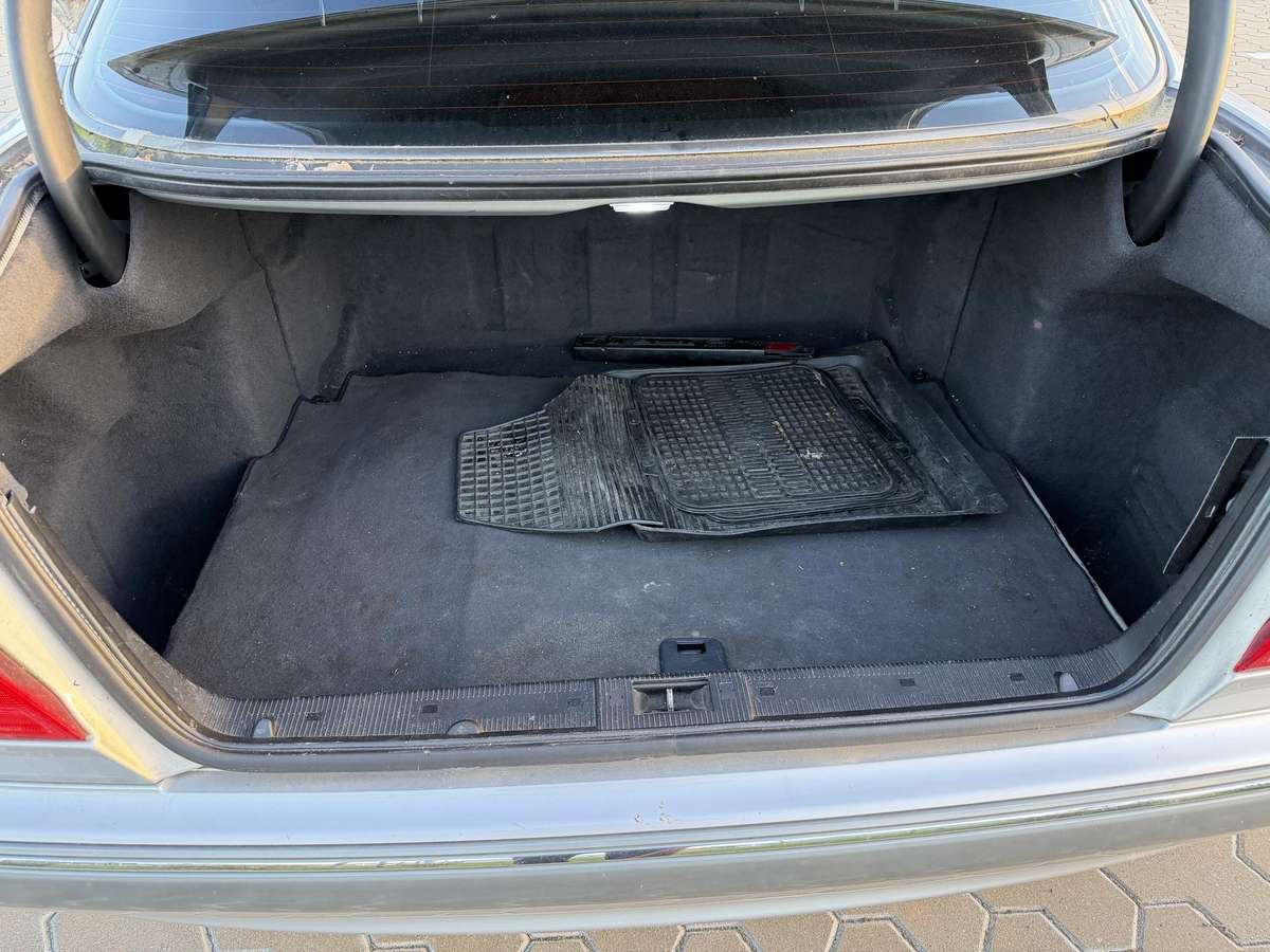 Mercedes-Benz E240, 2.4 l., Седан