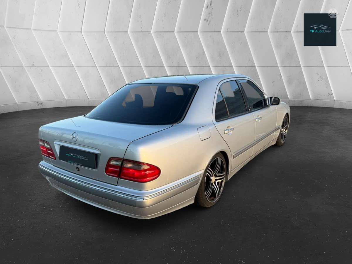 Mercedes-Benz E240, 2.4 l., Седан