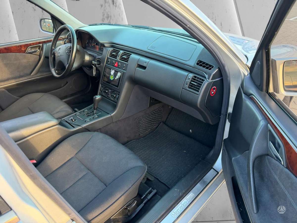 Mercedes-Benz E240, 2.4 l., Седан