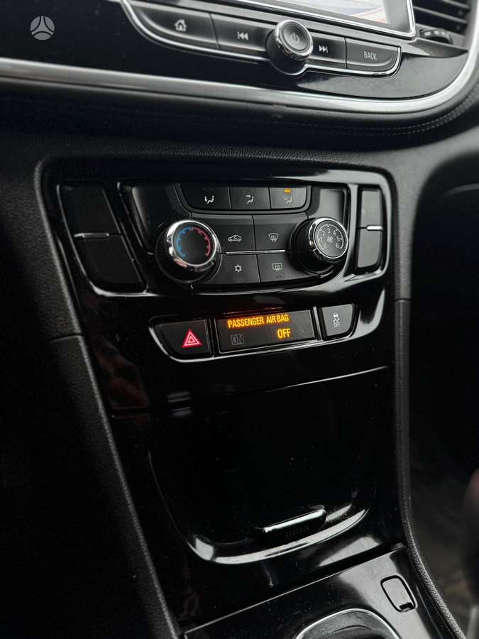 Buick Encore, 1.4 l., off-road / crossover