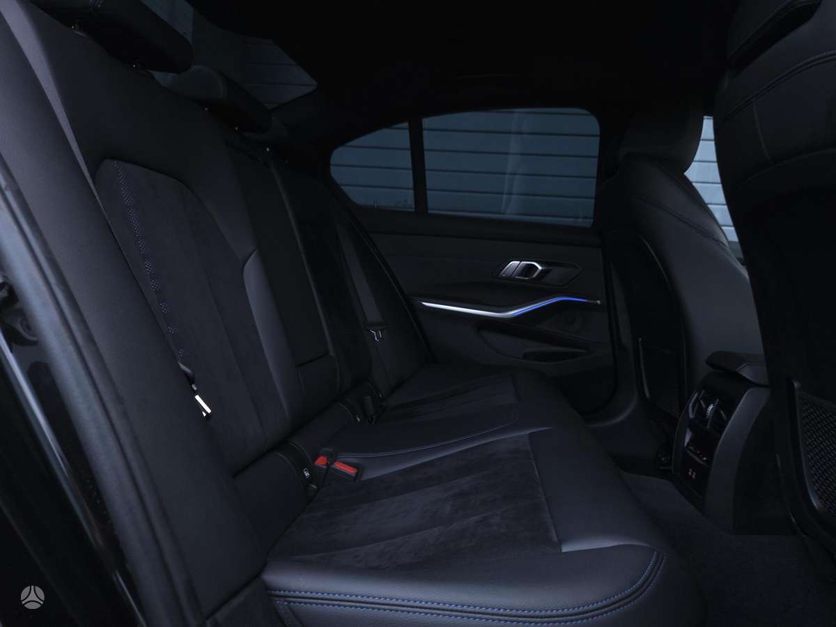 BMW 330, 3.0 l., Седан