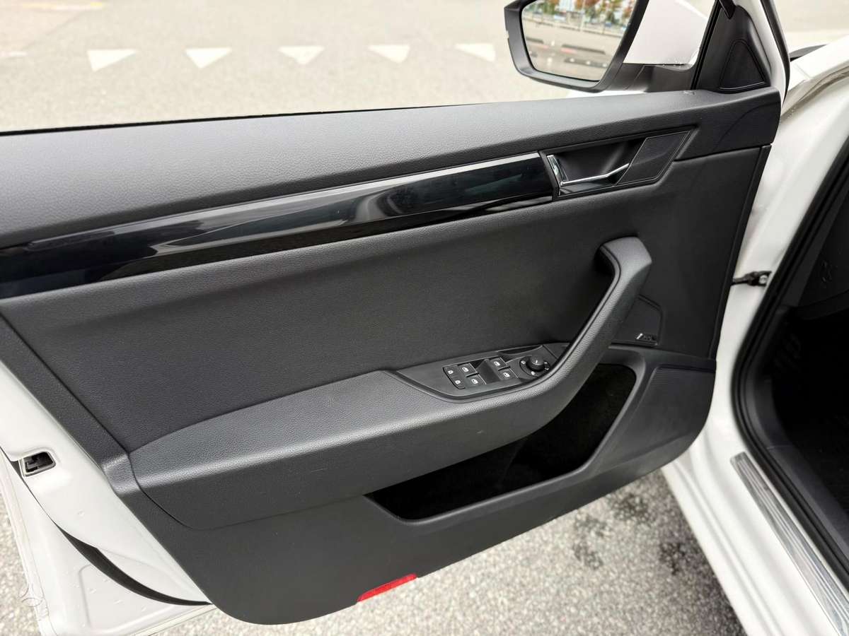 Skoda Superb, 2.0 l., Хэтчбек