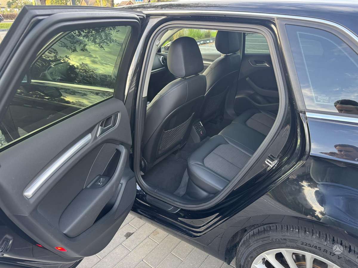 Audi A3, 1.8 l., Седан