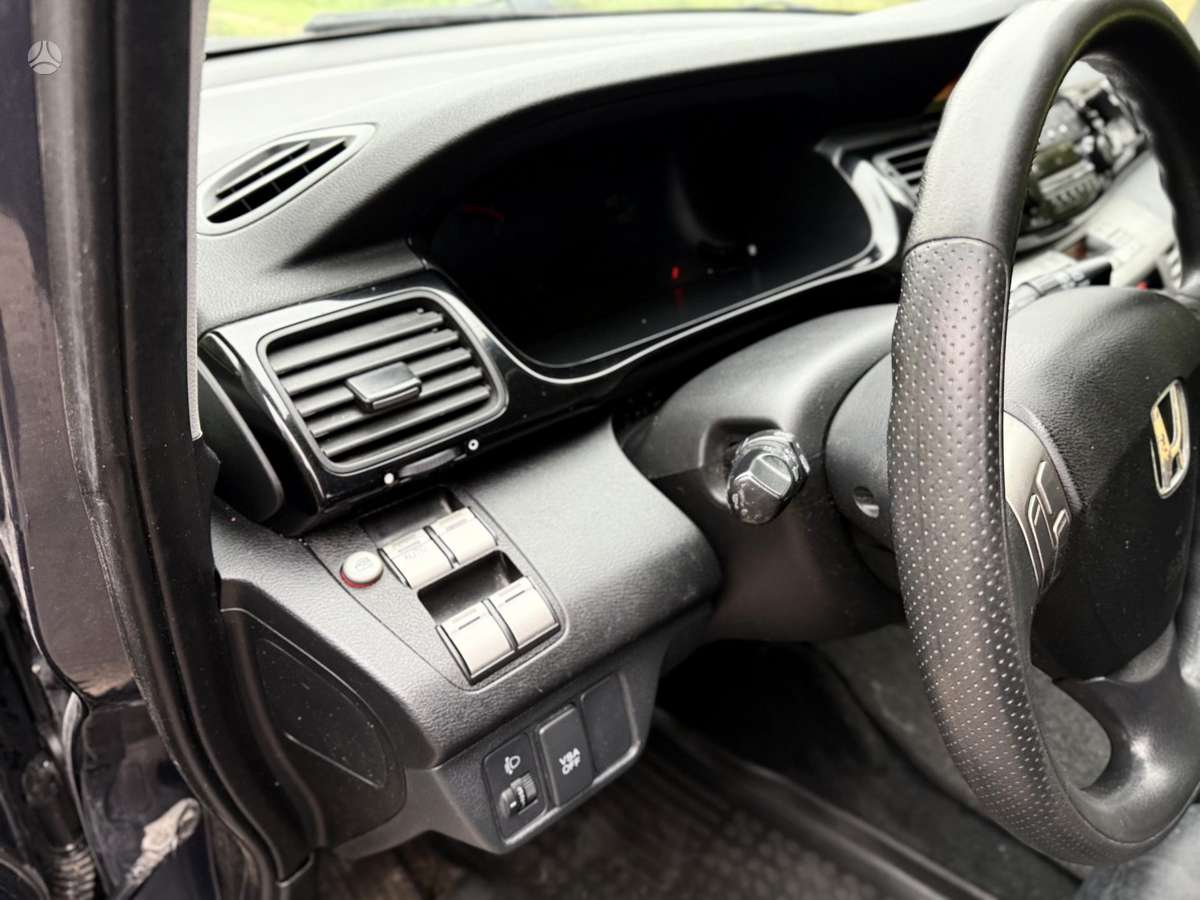 Honda FR-V, 2.2 l., Хэтчбек