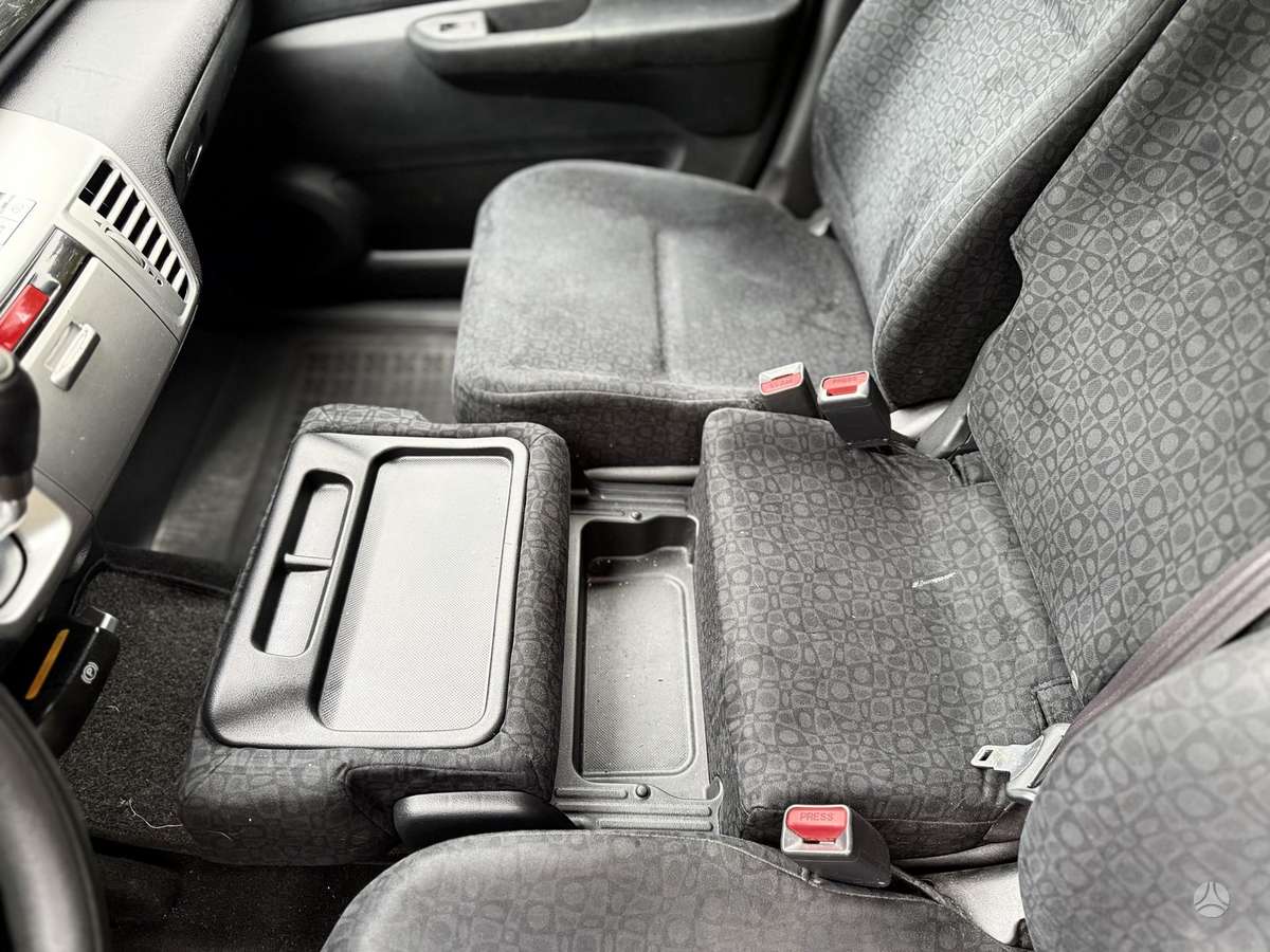 Honda FR-V, 2.2 l., Хэтчбек
