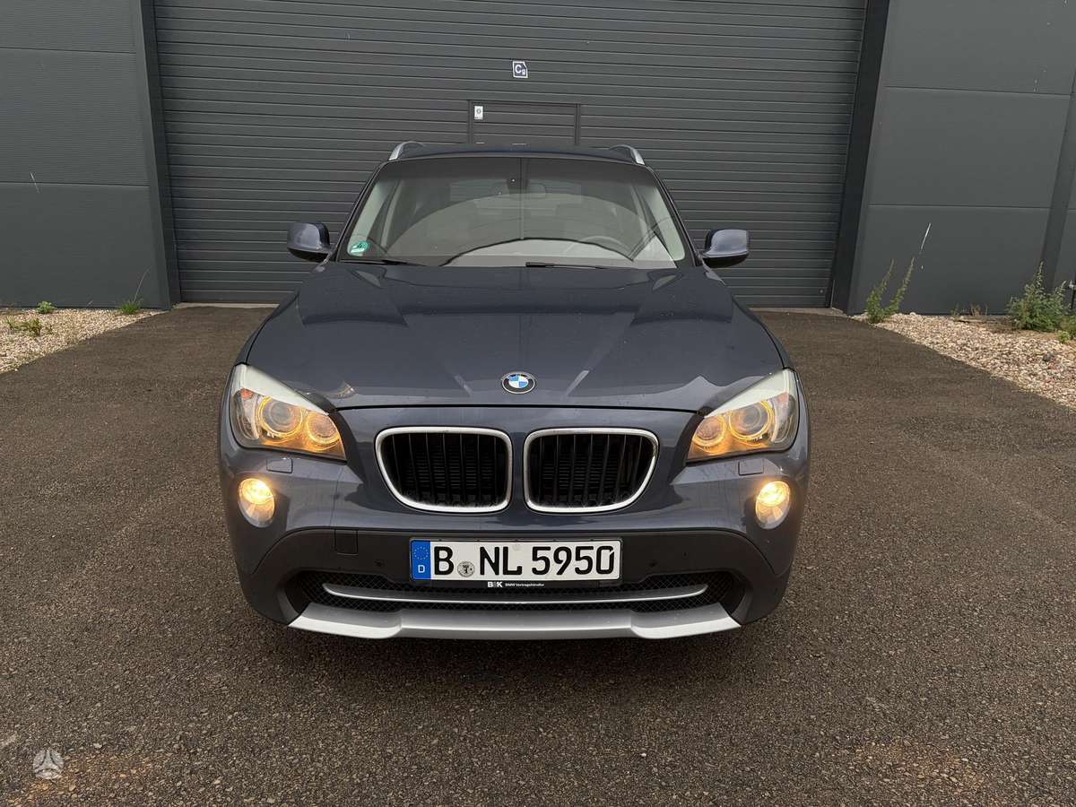 BMW X1, 2.0 l., off-road / crossover