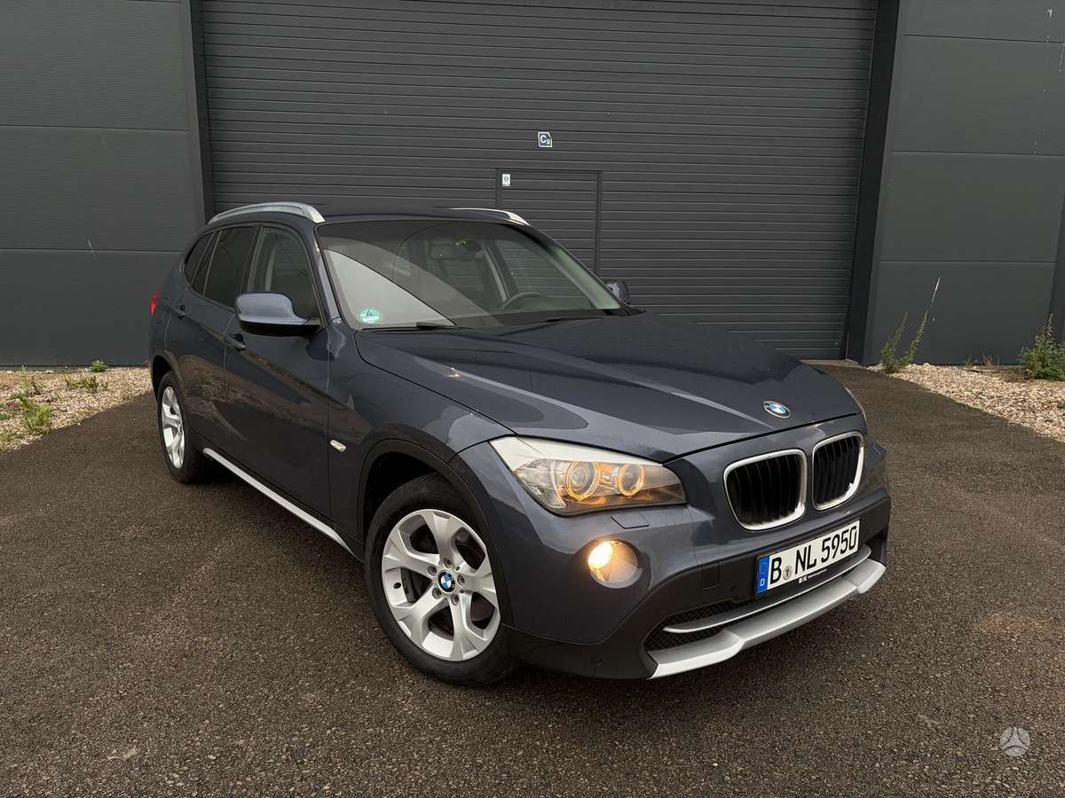 BMW X1, 2.0 l., off-road / crossover