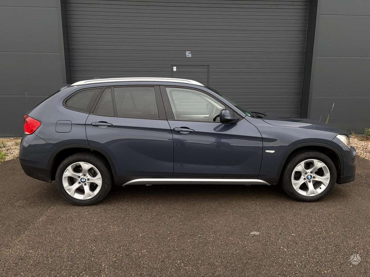 BMW X1, 2.0 l., off-road / crossover