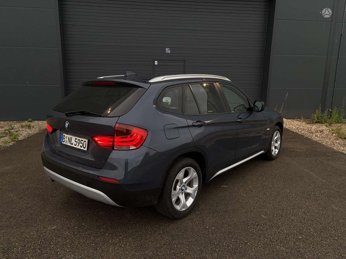 BMW X1, 2.0 l., off-road / crossover