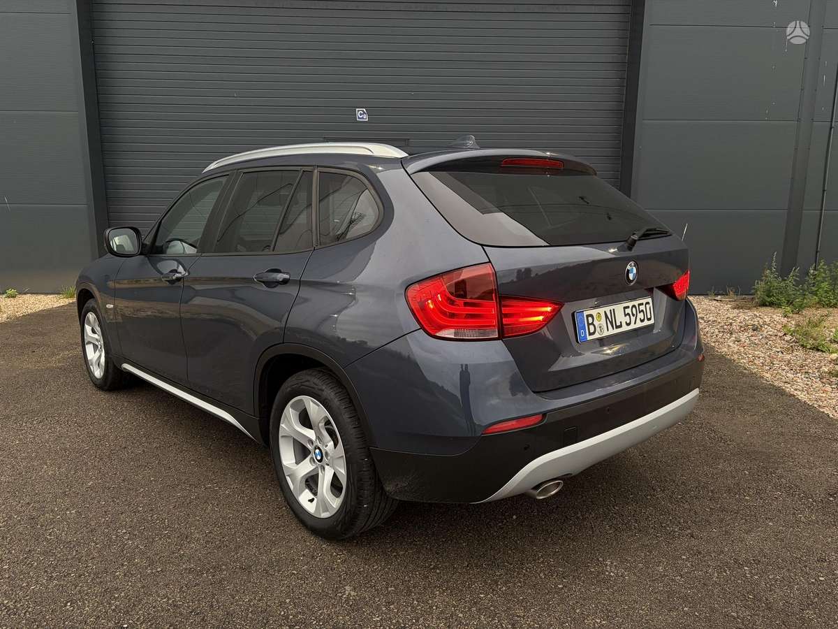 BMW X1, 2.0 l., off-road / crossover