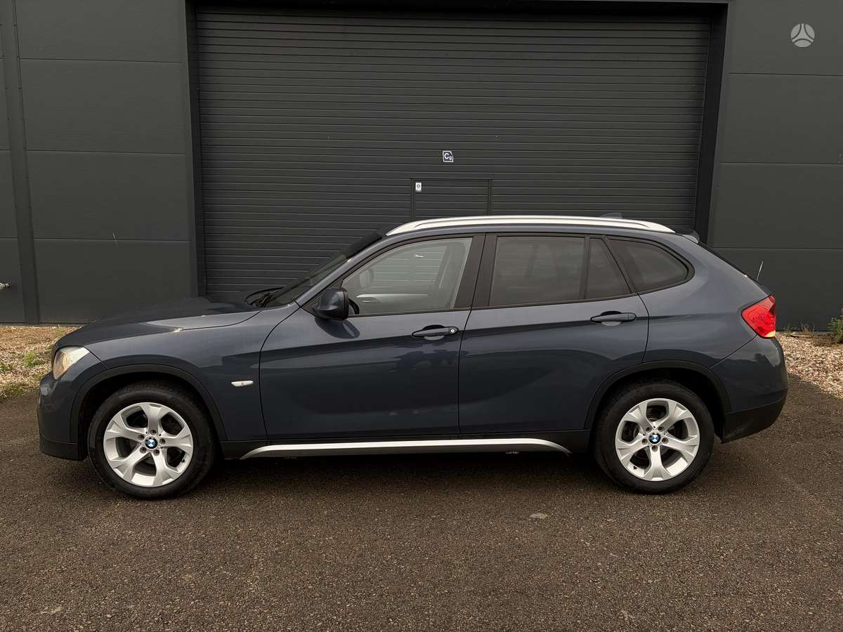 BMW X1, 2.0 l., off-road / crossover