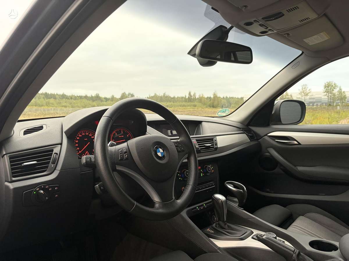 BMW X1, 2.0 l., off-road / crossover
