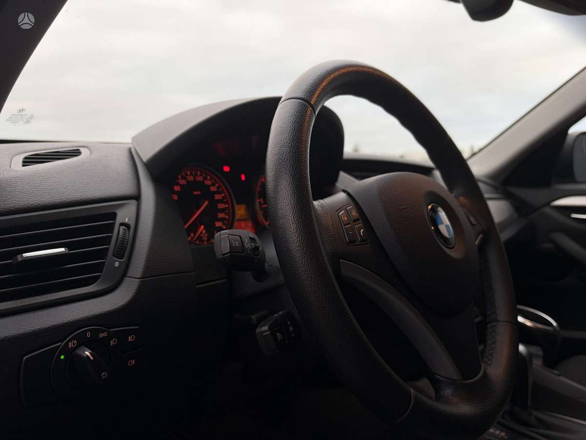 BMW X1, 2.0 l., off-road / crossover