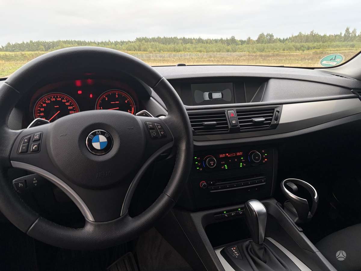 BMW X1, 2.0 l., off-road / crossover
