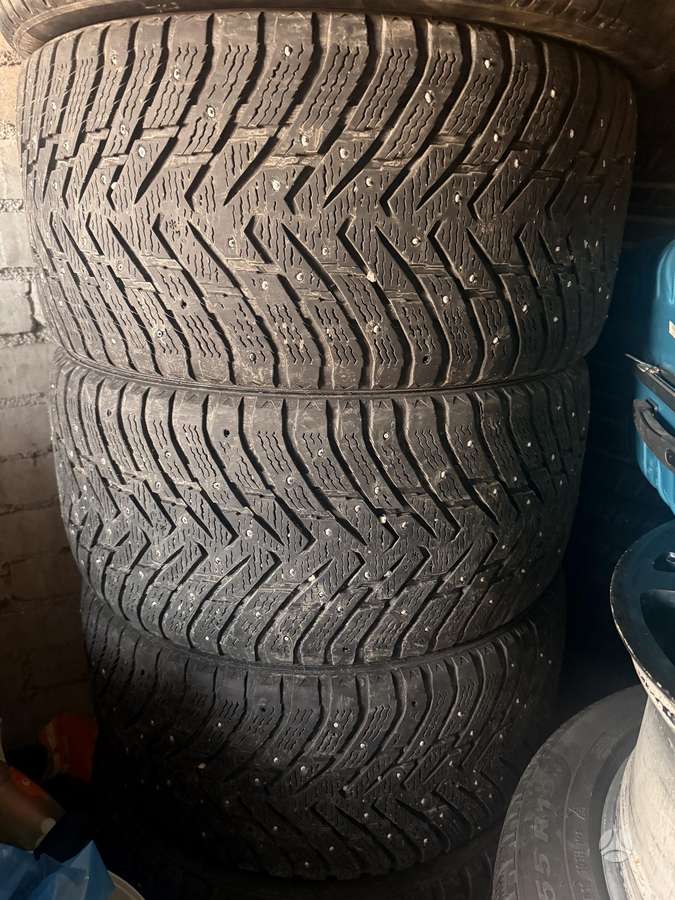 Nokian, žieminės 295/35 R21