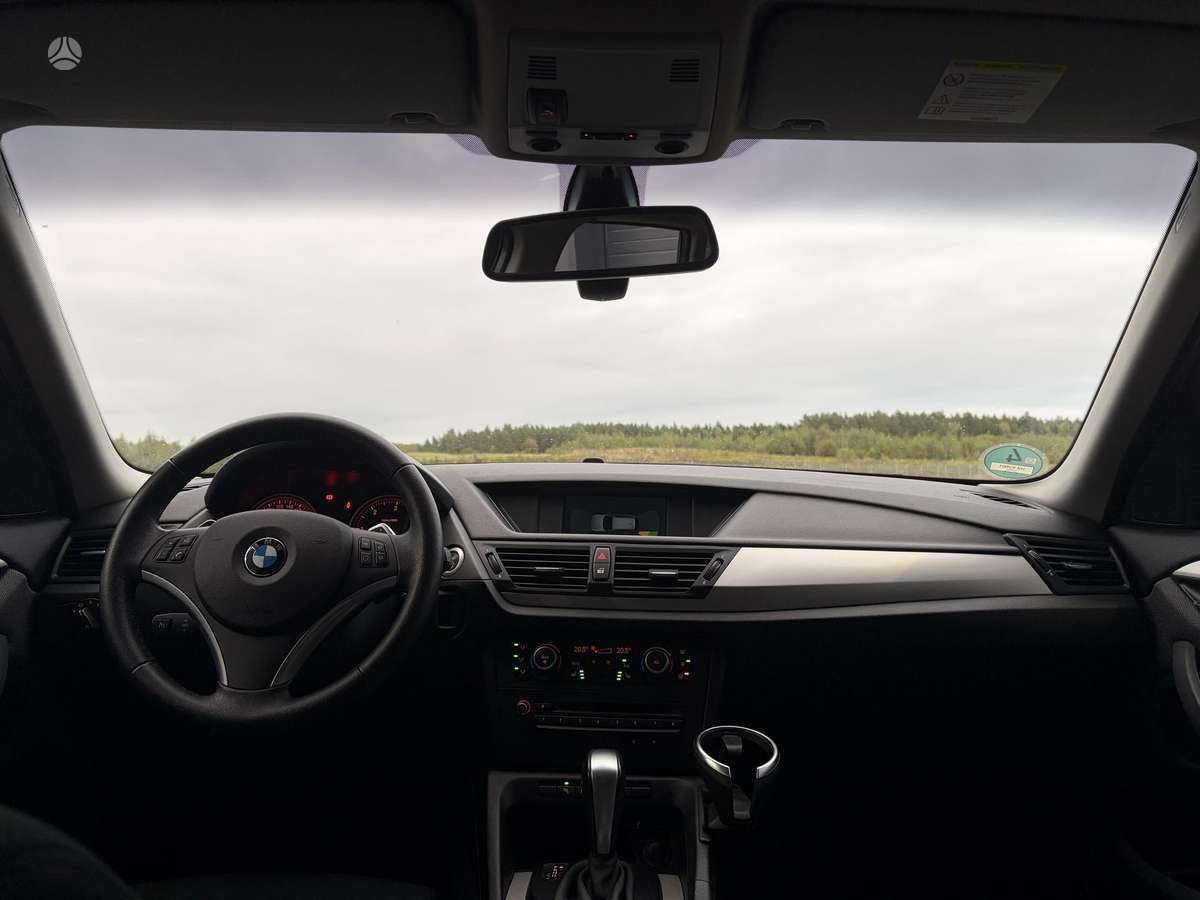 BMW X1, 2.0 l., off-road / crossover
