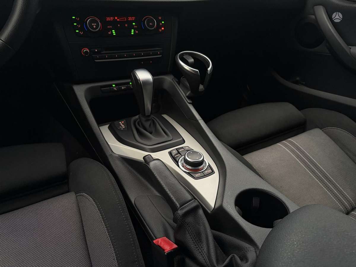 BMW X1, 2.0 l., off-road / crossover