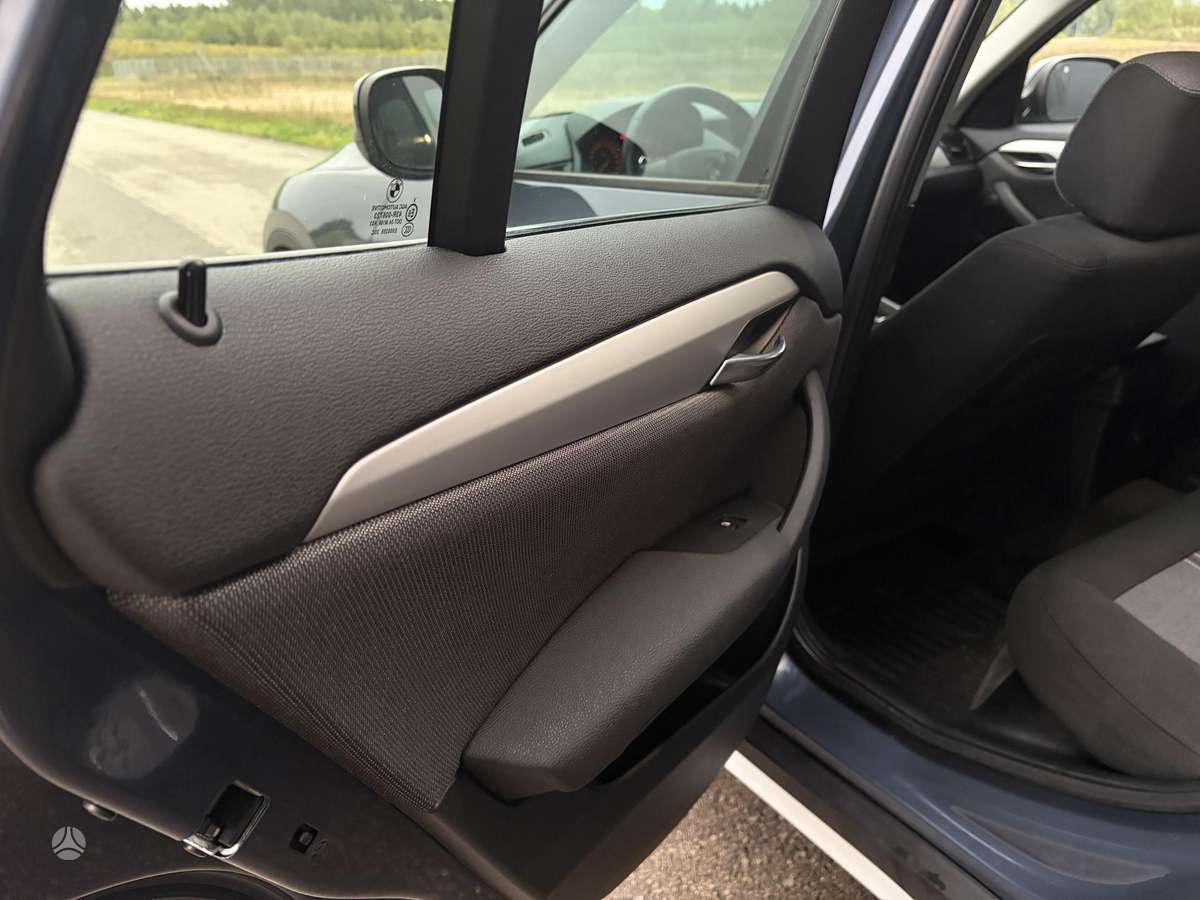 BMW X1, 2.0 l., off-road / crossover