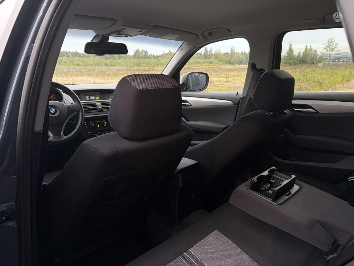 BMW X1, 2.0 l., off-road / crossover