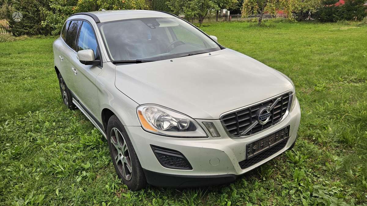 Volvo XC60, 2.0 l., off-road / crossover