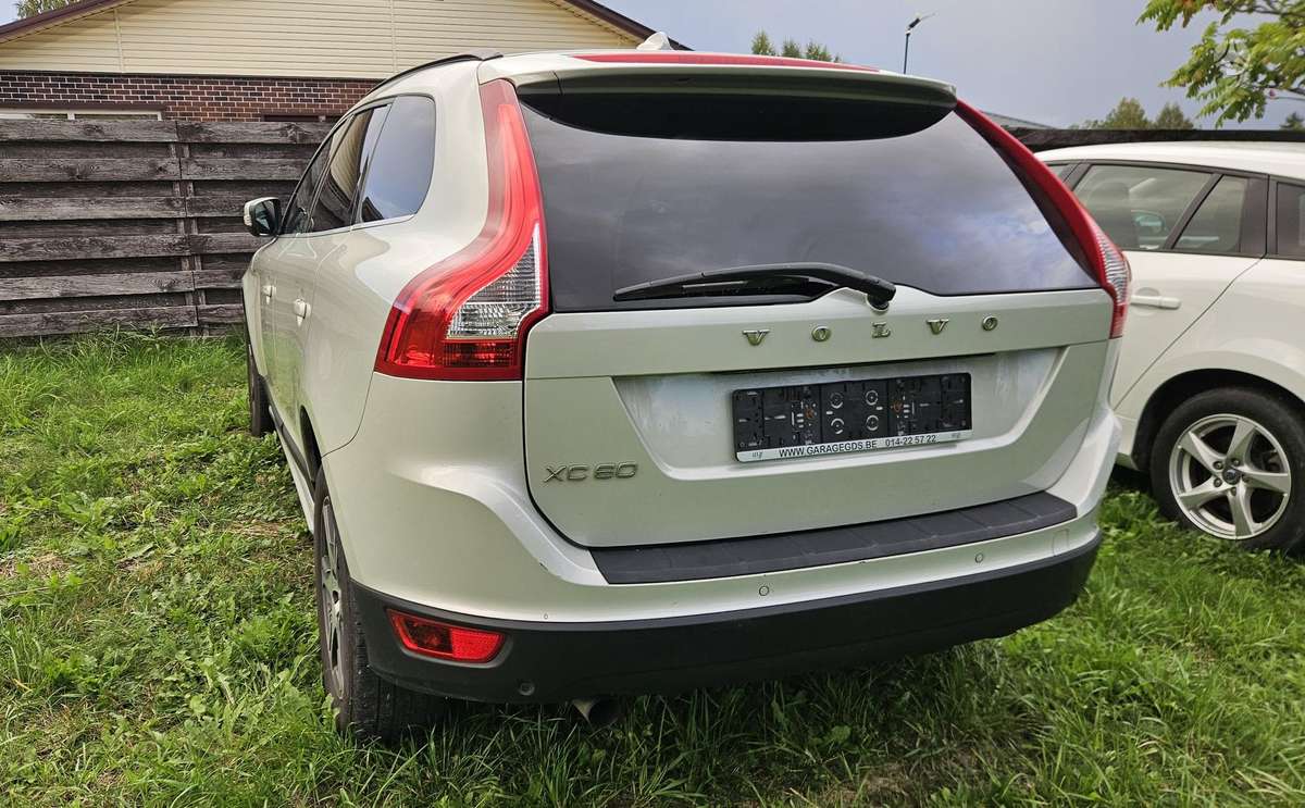 Volvo XC60, 2.0 l., off-road / crossover